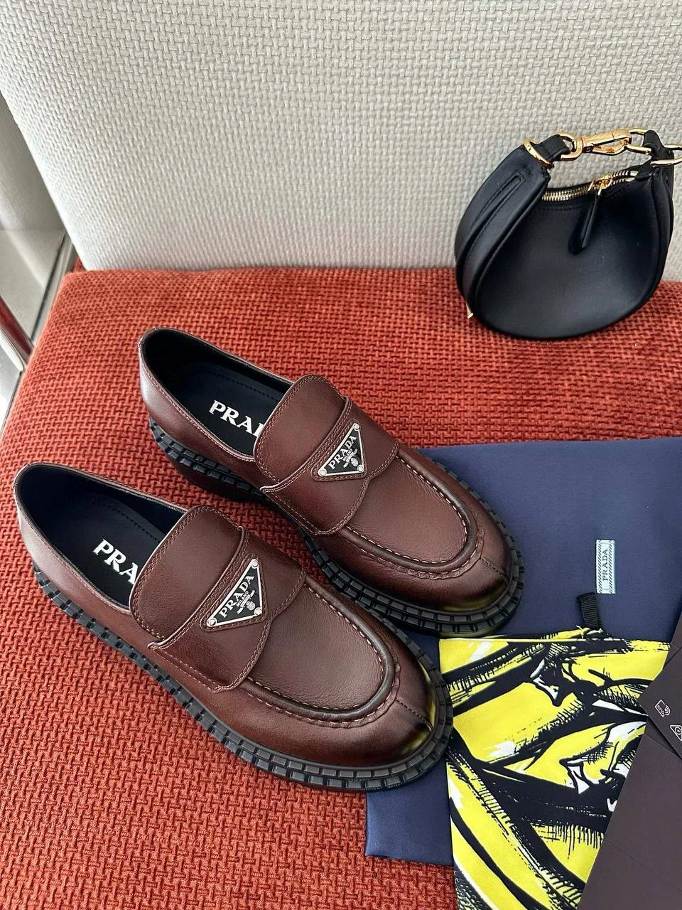 Жіночі лофери - Prada